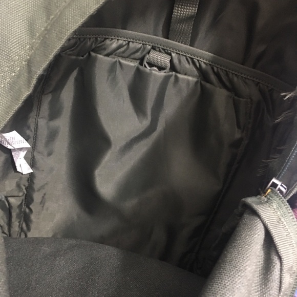 🔥SOLD🔥- Vans backpack with laptop sleeve - Picture 11 of 11